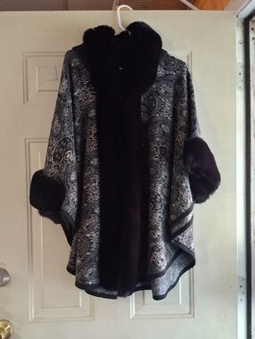 Marshalls Black and Gray Paisley Faux Fur Trim Cape